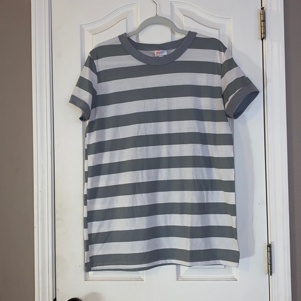 L LuLaRoe Liv shirt